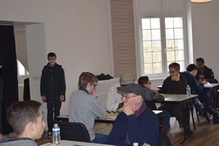 Les jeunes sont concentrs